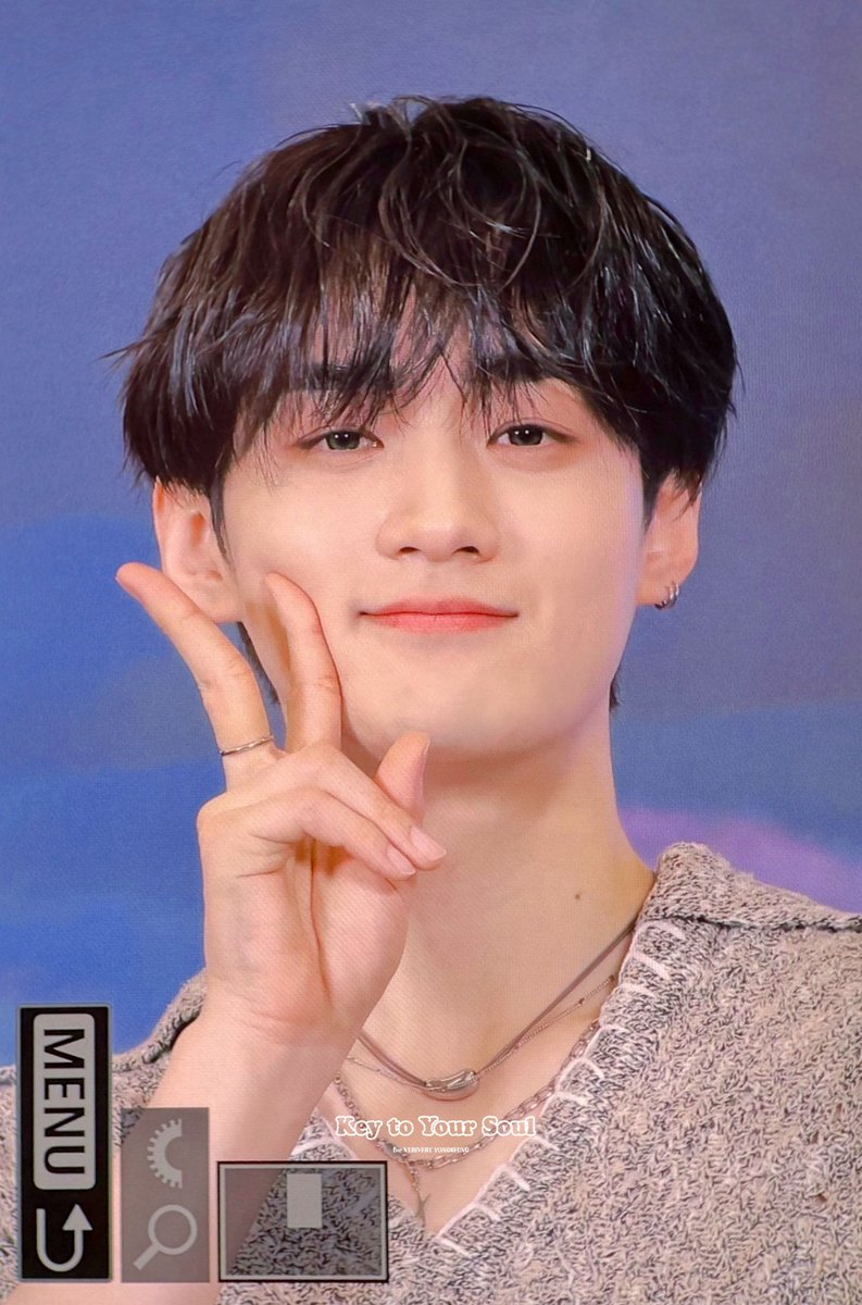 KeytoYS's tweet photo. 260228 prev.
너 다섯살이지

#VERIVERY #베리베리 #김용승 #용승 #YONGSEUNG https://t.co/4p4rX2OzQW