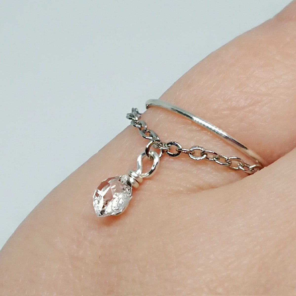 ◇サイズとカラーが選べる◇ ハーキマーダイヤモンドのリング 手元で