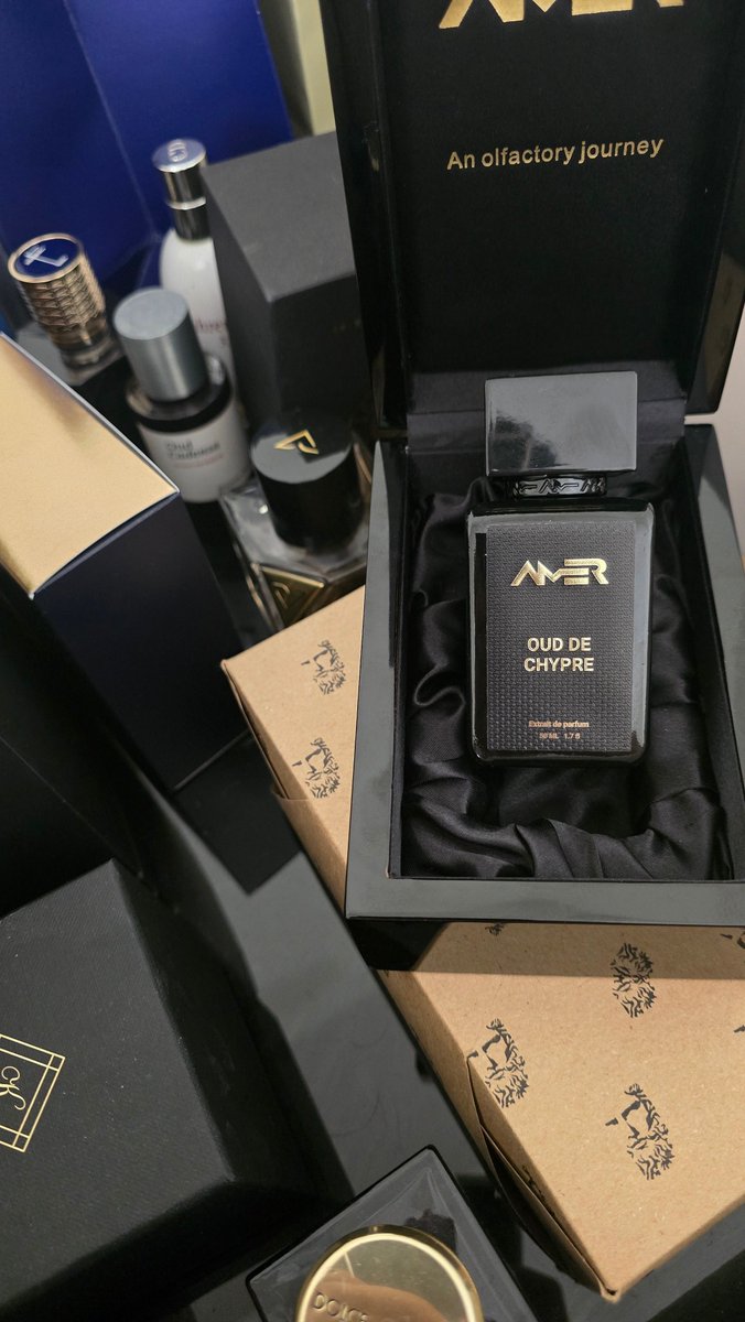 وصل عطر العيد بإذن الله، من تصميم العطار السعودي (عامر الراضي).

عن أي فخامة نتحدث ! عن Oud De Chypre و رحلة من العود في الإفتتاحية و القلب و القاعدة.

#رابطة_عشاق_العطور