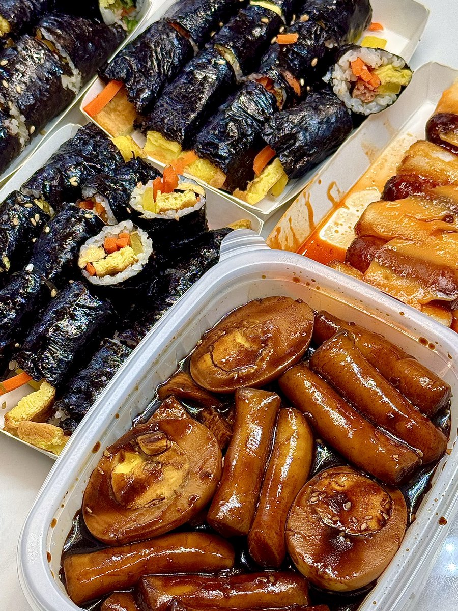 aallonez's tweet photo. 짜장떡볶이 치즈소떡소떡 꼬마김밥 https://t.co/Bpa923c1Fq