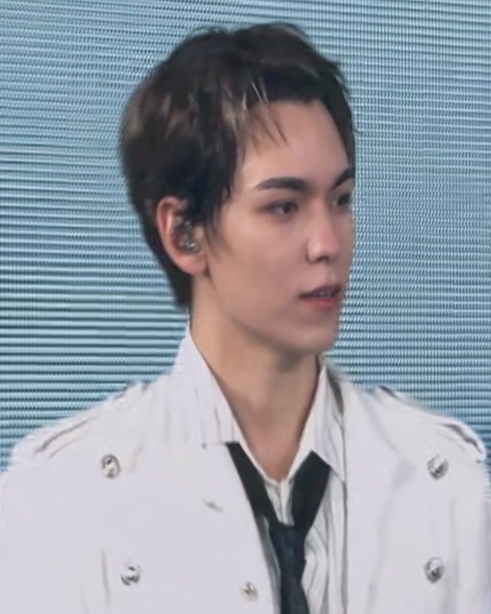 this hairstyle on him wowwww