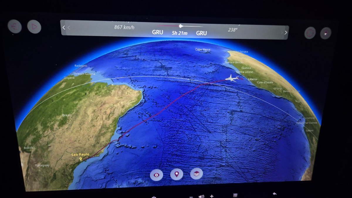 wintree77's tweet photo. 중동 정세가 내 인생에 직접적인 영향을 끼칠 줄이야.... (상파울루에서 도하 공항 가던 길에 딱 중간지점에서 회항 중....) https://t.co/fbmmZty7En