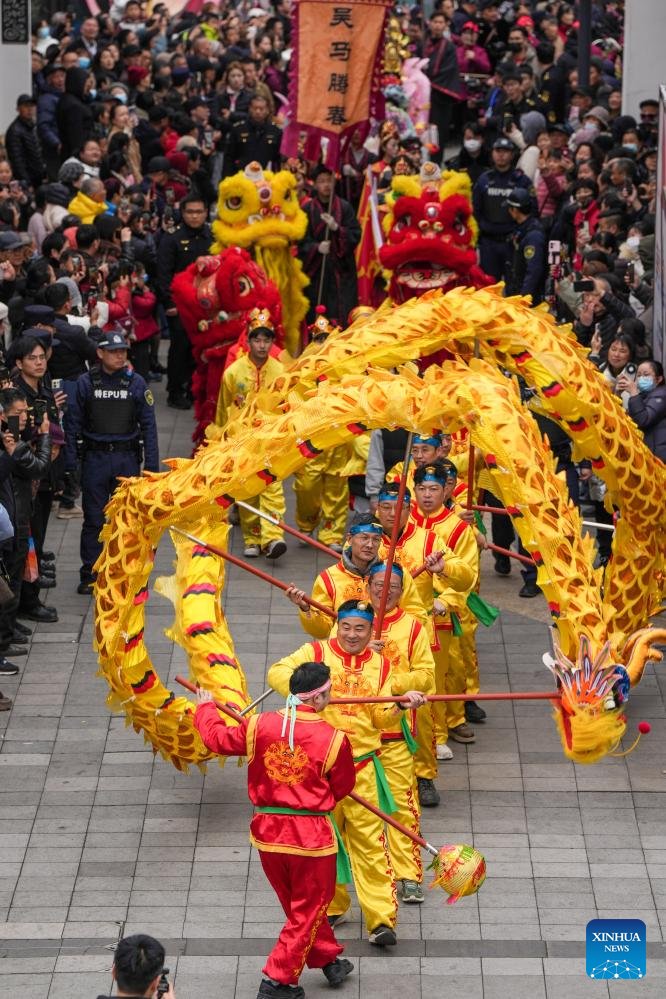 caredgitz's tweet photo. Traditional drum beats, lion dances and intangible heritage parades drew huge crowds in Wuxi’s Meili Ancient Town, celebrating Spring Festival folk traditions and boosting local cultural markets. #TempleFair #CulturalHeritage #SpringFestival https://t.co/Pc5eP7mhhP