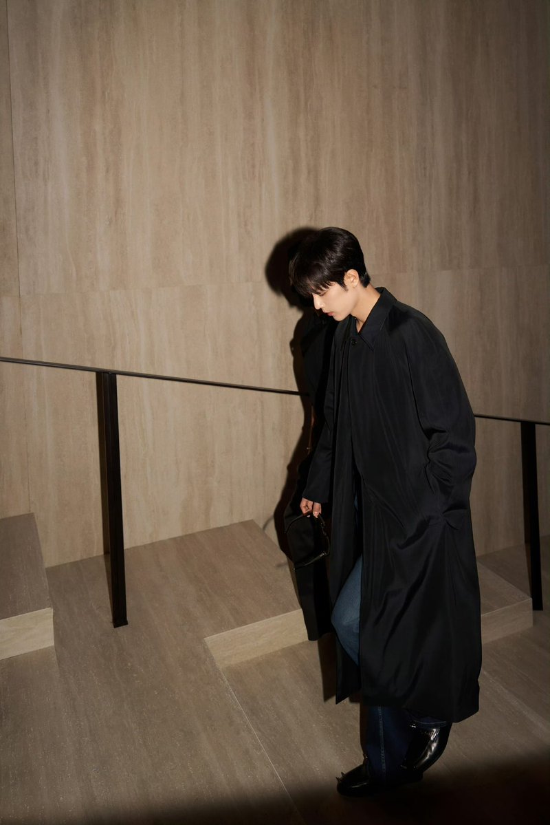 (💭20260228) #XiaoZhan Studio Weibo update:

— art as a guide, under the spotlight, style naturally emerges. join xiao zhan in exploring the boundless innovation of the <a href="/gucci/">gucci</a> runway show.

#GucciFW26 | #XiaoZhanxGucci | #MFW | #GucciPrimavera | #XiaoZhanMFW26