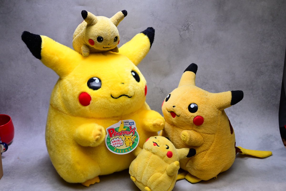 等身大ピカチュウと初期ピカの開封比較でした☺️