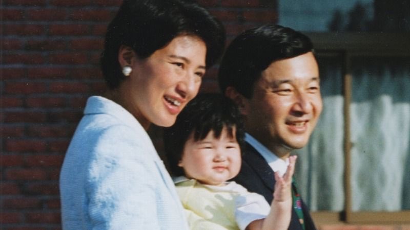 日本の皇位継承は

タイでソープを貸切り、指輪を両手にはめてエプだのプチだの噂が絶えなくても傍系の男だから適切

剽窃して賞を得て不正をしても男だから皇位継承に適切

世界中から称賛され天皇陛下から人間教育を受けた天皇の子は直系長子だけど女だから皇位継承に不適切

これが日本🇯🇵と誇れる？