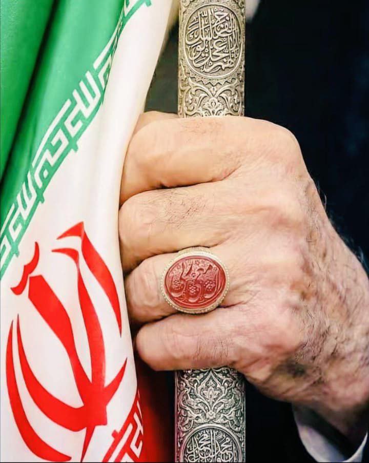 Saifullah7391's tweet photo. إن معي ربي
#Khamenei https://t.co/x6l6pDmtP1