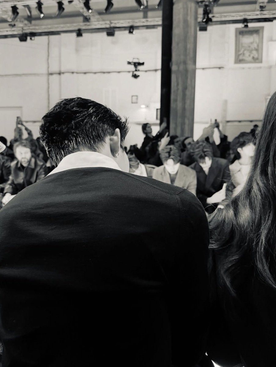 สันกรามของชาติ แผ่นหลังของประเทศไทย ส่งออกถึงมิลาน