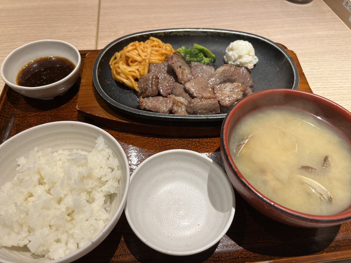 Hyoca0103's tweet photo. アフターはやよい軒にきまり！！！ https://t.co/dNkJTmTmpv