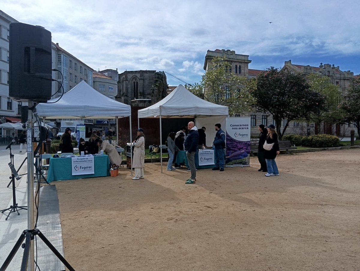 FEGEREC's tweet photo. Ya estamos en Plaza España de Pontevedra para celebrar el Día Mundial de las EE.RR.

Hasta las 16:30h habrá música, flashmob y comida
La asistencia es libre y las 100 primeiras personas se llevarán un regalo.
 
 ¿Contamos contigo? 

#fegerec #diamundialdelasenfermedadesraras https://t.co/HvI4UlhWRU