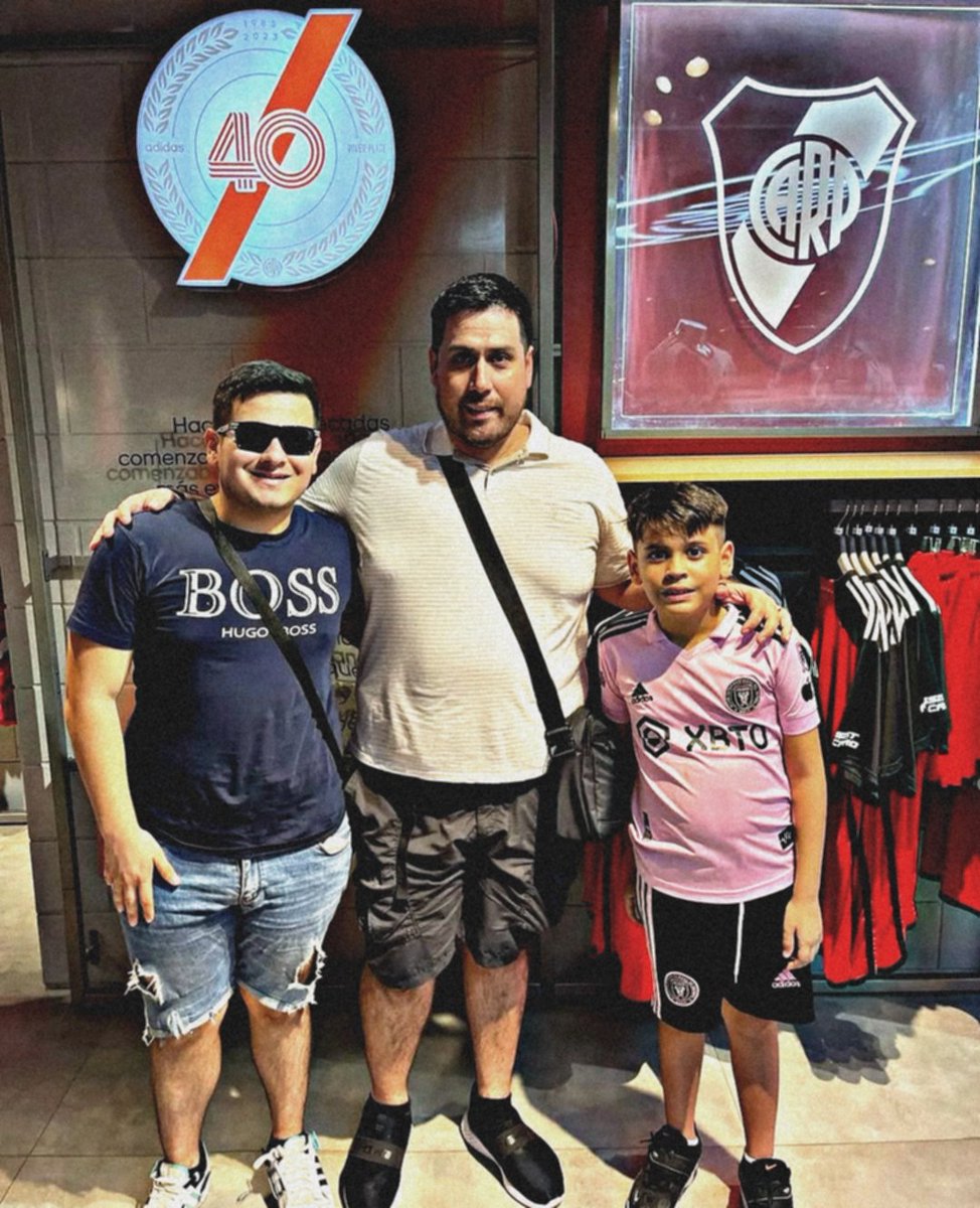 juanyvarcarrasc's tweet photo. Tres Riverplatenses 🤍❤️🤍 https://t.co/RFJF7YkNEy