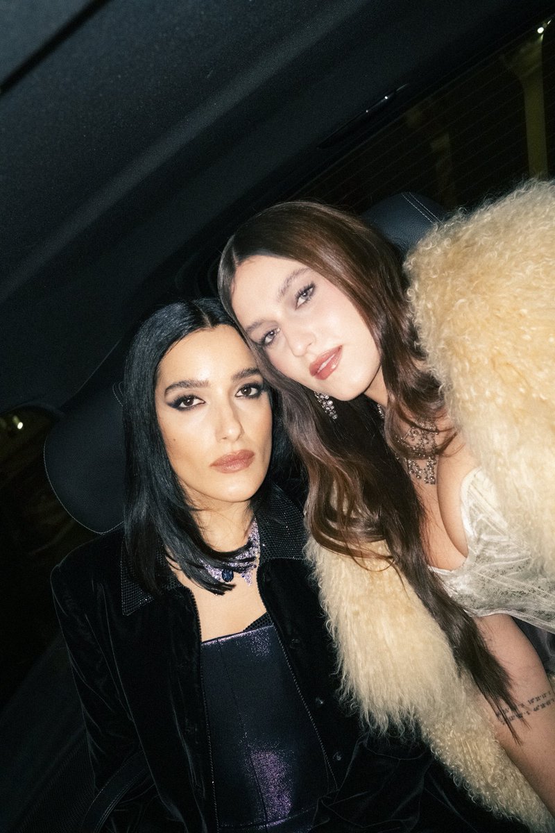 Gianna Nannini mi ha scritto parole d’amore ieri sera, dopo l’esibizione. 
Ho scoperto di avere una sorella in più, si chiama Gaia.
Sono scesa dal palco con la felicità e la leggerezza di chi sta imparando a vivere al meglio. 
Vi mannu un vasuni na ucca, a tutt!!!

#Sanremo2026