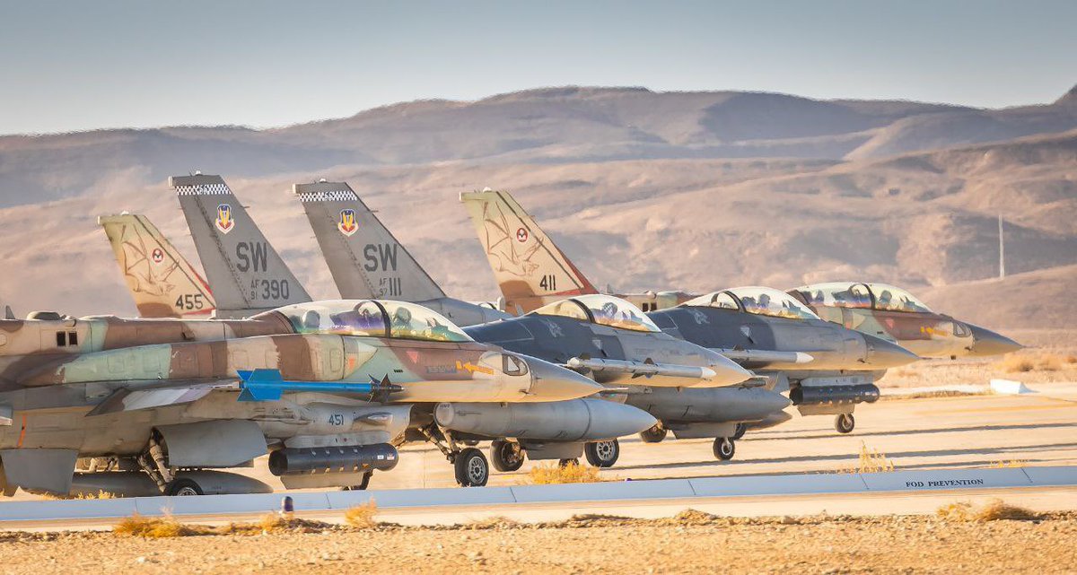 NSTRIKE1231's tweet photo. 🇺🇸🇮🇱✈️🔥🇮🇷 It can be said that the American and Israeli sides have divided their objectives:

🇺🇸 U.S. Air Force and naval strikes are focused on destroying Iran’s missile bases and ammunition depots.

🇮🇱 Israeli aviation is searching for and striking locations associated with Iran’s senior political and military officials.