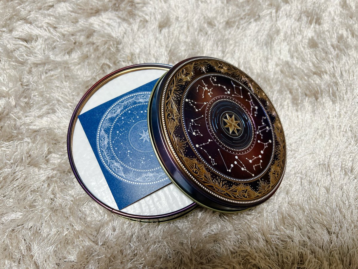 シュテルンってお名前の素敵なチョコを頂いたのです。缶かわいい