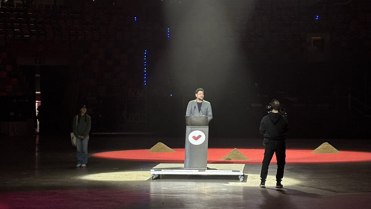 💬 L'acalde de Tarragona, <a href="/rvinualestgn/">Rubén Viñuales /♥️</a>, obre l'acte amb les escoles del #200Vedruna: “Tarragona viu amb il·lusió aquesta festa perquè sabem la feina i els valors que representeu”