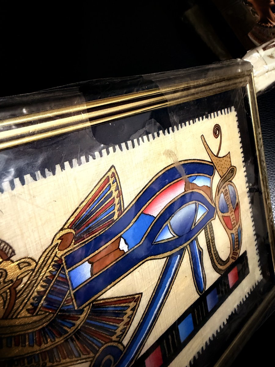 母からのエジプト土産が届きました🥳✨
このパピルス結構高かったらしいですが、袋汚れてて破れてるのがまたエジプトらしさを醸し出しています笑