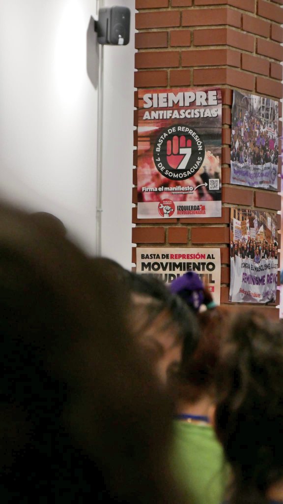 LibrsyCombativs's tweet photo. 🔥150 compañeras llenamos el @espacio_rosalux en este maravilloso VII Encuentro. 

Las feministas revolucionarias y antifascistas, las que no nos rendimos, nos preparamos para tomar las calles este 6 y 8M ✊🏽💜 #8M2026 https://t.co/5CnhuzxRiH
