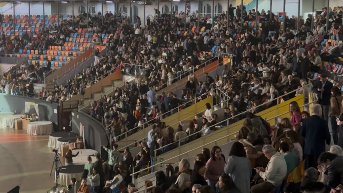 🎉 Avui és el gran dia de la festa dels #200Vedruna per les escoles!

📍 Les primeres personalitats i membres de la comunitat educativa comencen a arribar a la <a href="/TarracoArena/">TARRACO ARENA</a>