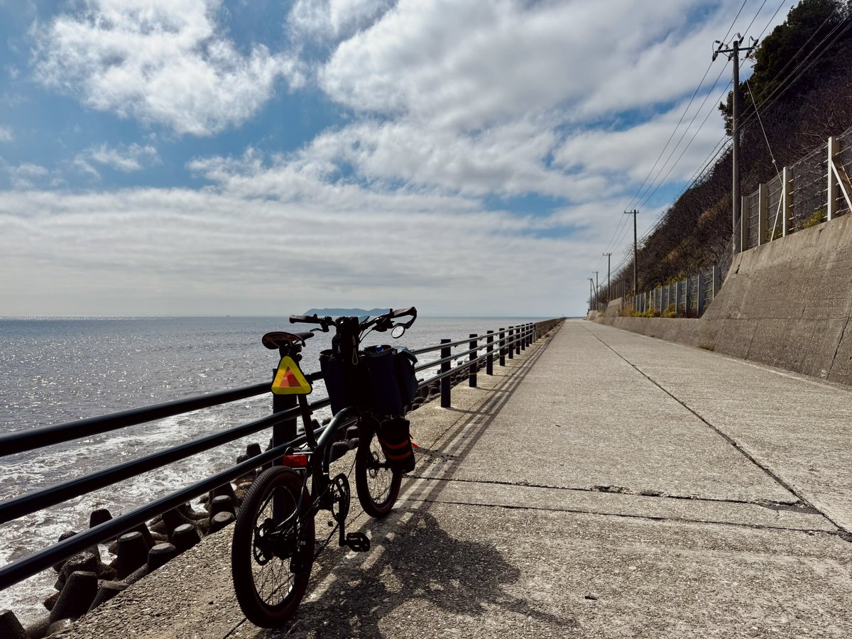 bikepac's tweet photo. あぁ・・これだよ、こういう路を走りに来たんだよ。
淡路島 県道76・25号

#日本雑紀行
#たまねぎのしま編 https://t.co/6N7ieijYXI