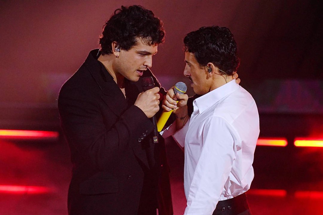 nerasaradisoia's tweet image. “così il Leo s’innamorò dell’Aiello”
“che Aiello stupido”
“che Leo pazzo e masochista”

#Sanremo2026 #twilight