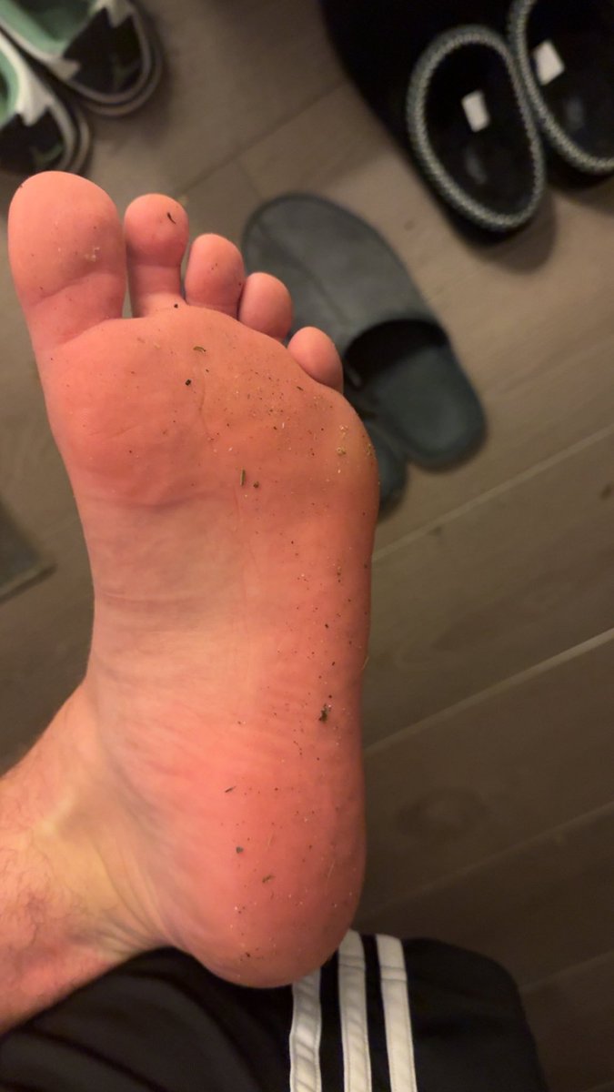 Twink feet tweet media