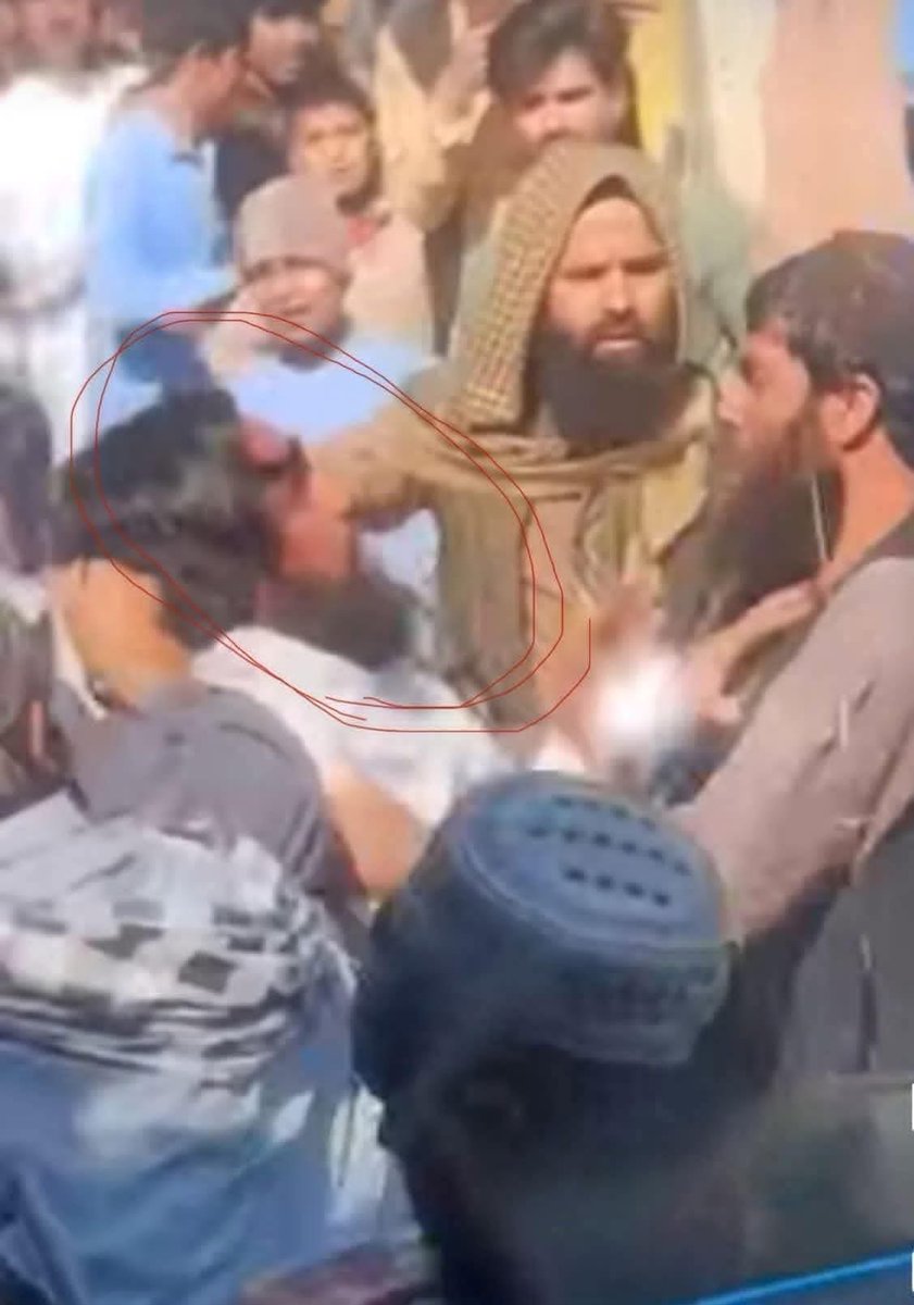 یوه ننګرهاري لیکلي دي:

“بل تعقیب!
دا سړى محمد نذير نومېږي، نه پيلوټ دى، نه جاسوس دى، ميا اسلم پلازه کې د کمپيوټرونو مستري دى، مخکې يې يو ځل له موټرسيکل نه د الوتکې جوړولو خواري هم کړې وه چی ناکامه شوې وه  نن سهار يې خالص فامیلیو کی خپل پراشوټ تمرين کولو چی چا له لرې لیدلی او