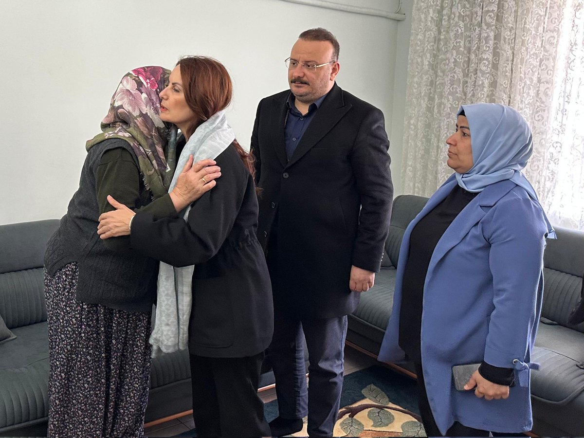 📍 Tozkoparan Mahallesi - Taziye Ziyareti

TBMM Başkanlık Divanı Kâtip Üyemiz ve AK Parti Mersin Milletvekilimiz Sayın Av. Havva Sibel Söylemez, Kadın Kolları Başkanımız Sayın Aysun Taş, Gençlik Kolları Başkanımız Sayın Ilgar Kemal Bulut ve İlçe Teşkilatımız ile birlikte,