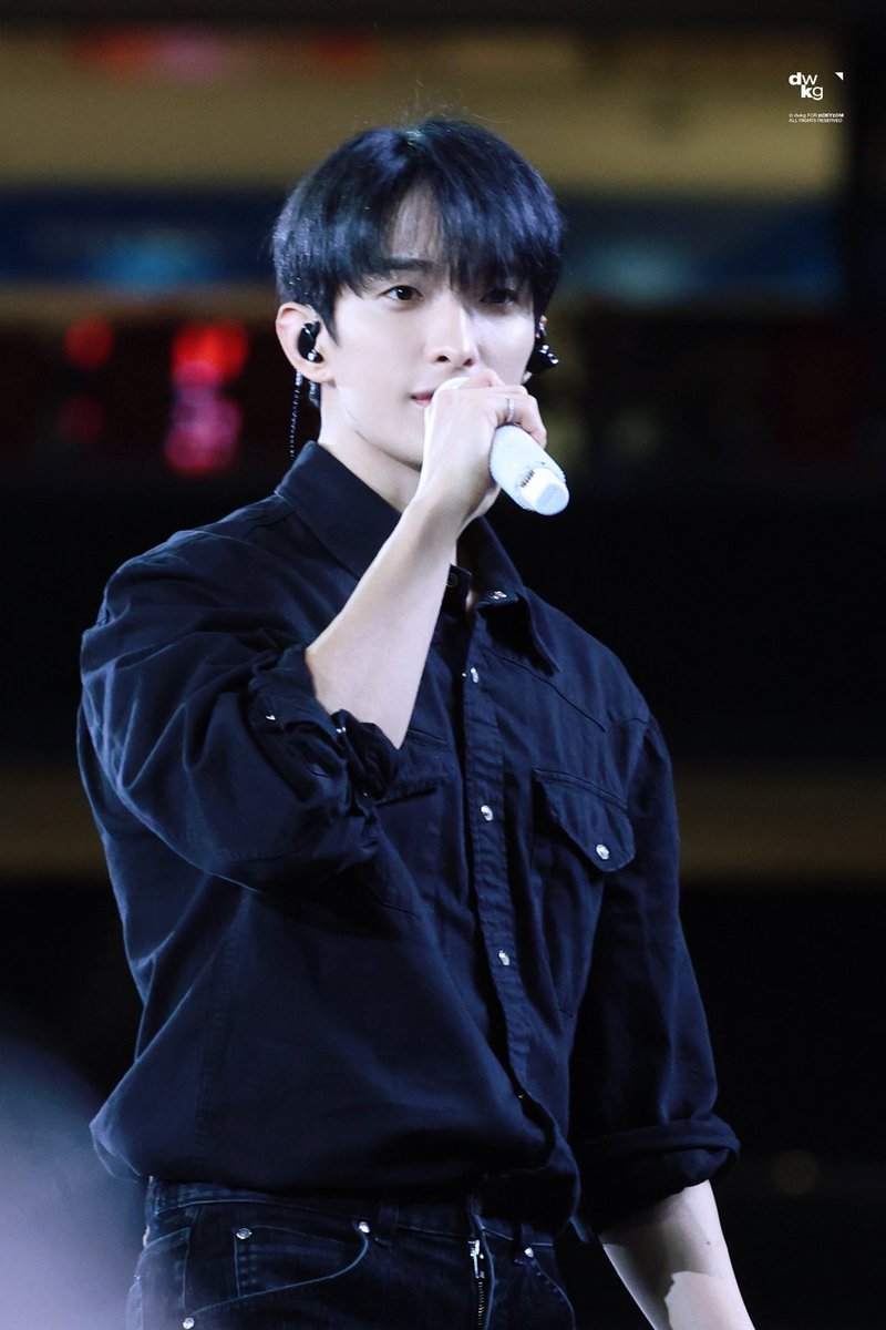 Dressed in black, standing beneath the lights, I let the silence settle before a single note leaves my lips. Tonight, every word I sing carries weight, and I mean every one of them.