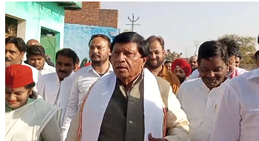 bstvlive's tweet photo. अलीगढ़ : दलित की बारात पर पथराव का मामला
➡सपा का डेलिगेशन पीड़ित परिवार से मिला
➡डेलिगेशन पीड़ित परिवार से मिलने पहुंचा
➡रामजीलाल सुमन के नेतृत्व में डेलिगेशन पहुंचा
➡जवां थाना इलाके में सुनाना गांव में हुई थी घटना
#Aligarh #DalitAttack #SPDelegation @samajwadiparty https://t.co/VNIyiPZfyi