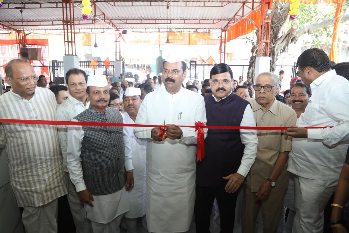 KapilPatil_'s tweet image. #राहनाळ येथे उभारलेल्या चंद्राई पांडुरंग मढवी मंगलभवनचे उद्घाटन माझ्या हस्ते करण्यात आले. या मंगलभवनामुळे परिसरातील नागरिकांना विवाह समारंभाबरोबरच कौटुंबिक विविध सार्वजनिक कार्यक्रमांसाठी प्रशस्त जागा उपलब्ध झाली आहे.

#उद्घाटन #opening #program #KapilPatil