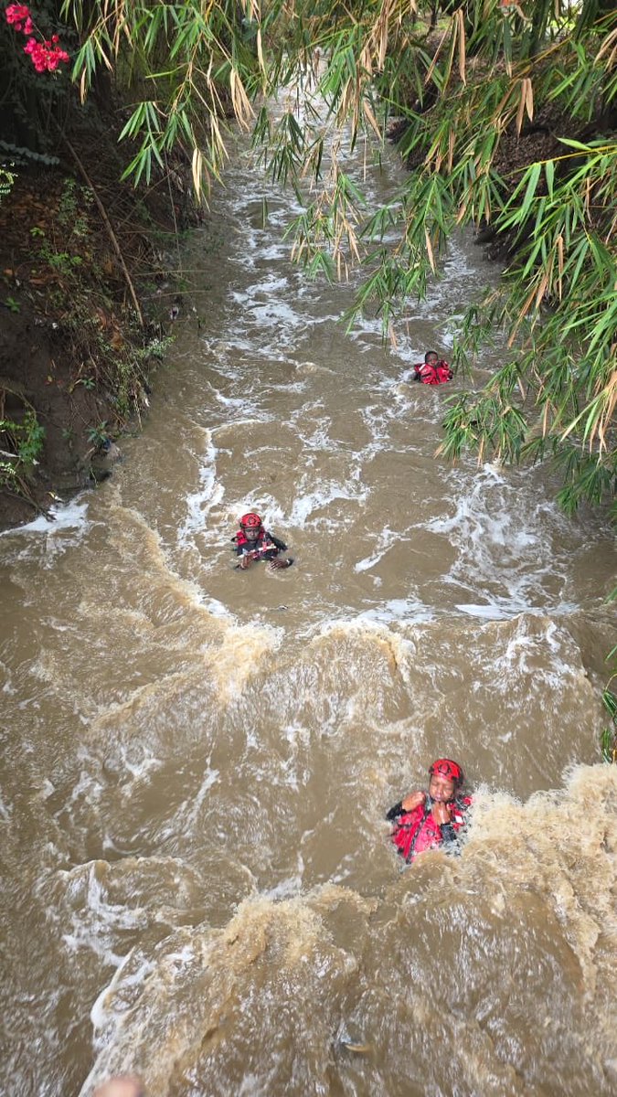 KenyaRedCross's tweet photo. Yesterday at approximately 1056 hours, a drowning incident was reported at Nyayo Highrise along Mbagathi Way, where a 14-year-old boy was swept away by the overflowing Nairobi River.

Search and retrieval operations are ongoing today, led by the Kenya Red Cross Aqua Team in collaboration with other response agencies.