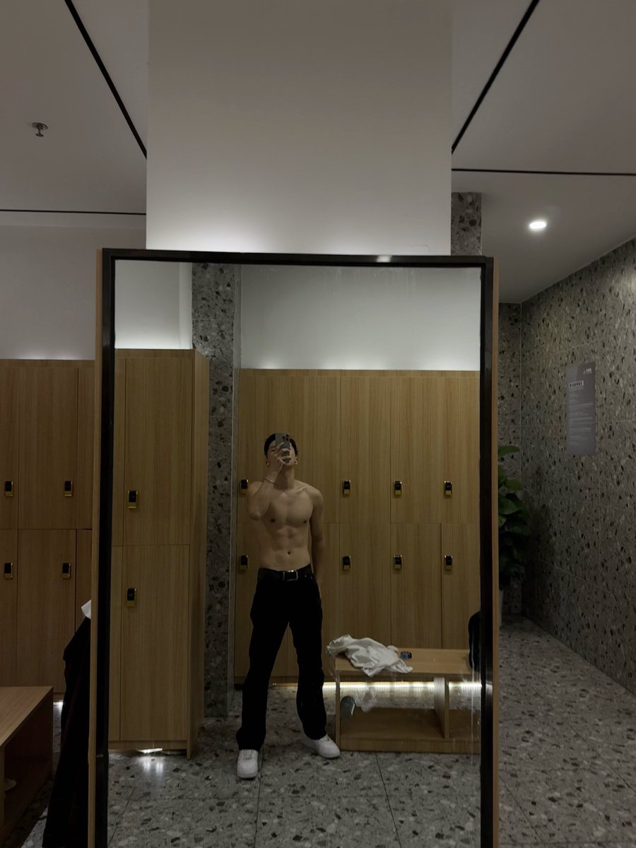 Zisonba's tweet photo. ��后第一练～
#健身 #腹肌 #身材 #薄肌 https://t.co/UZ2uYCxWQ8