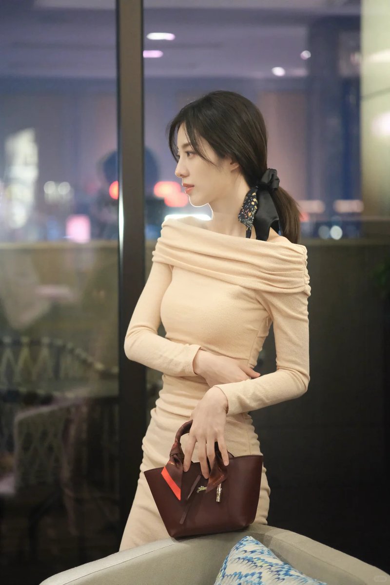 Wan Peng Xiaohongshu update

she is Henan her hometown
#WanPeng #万鹏 #江湖夜雨十年灯 #GenerationToGeneration