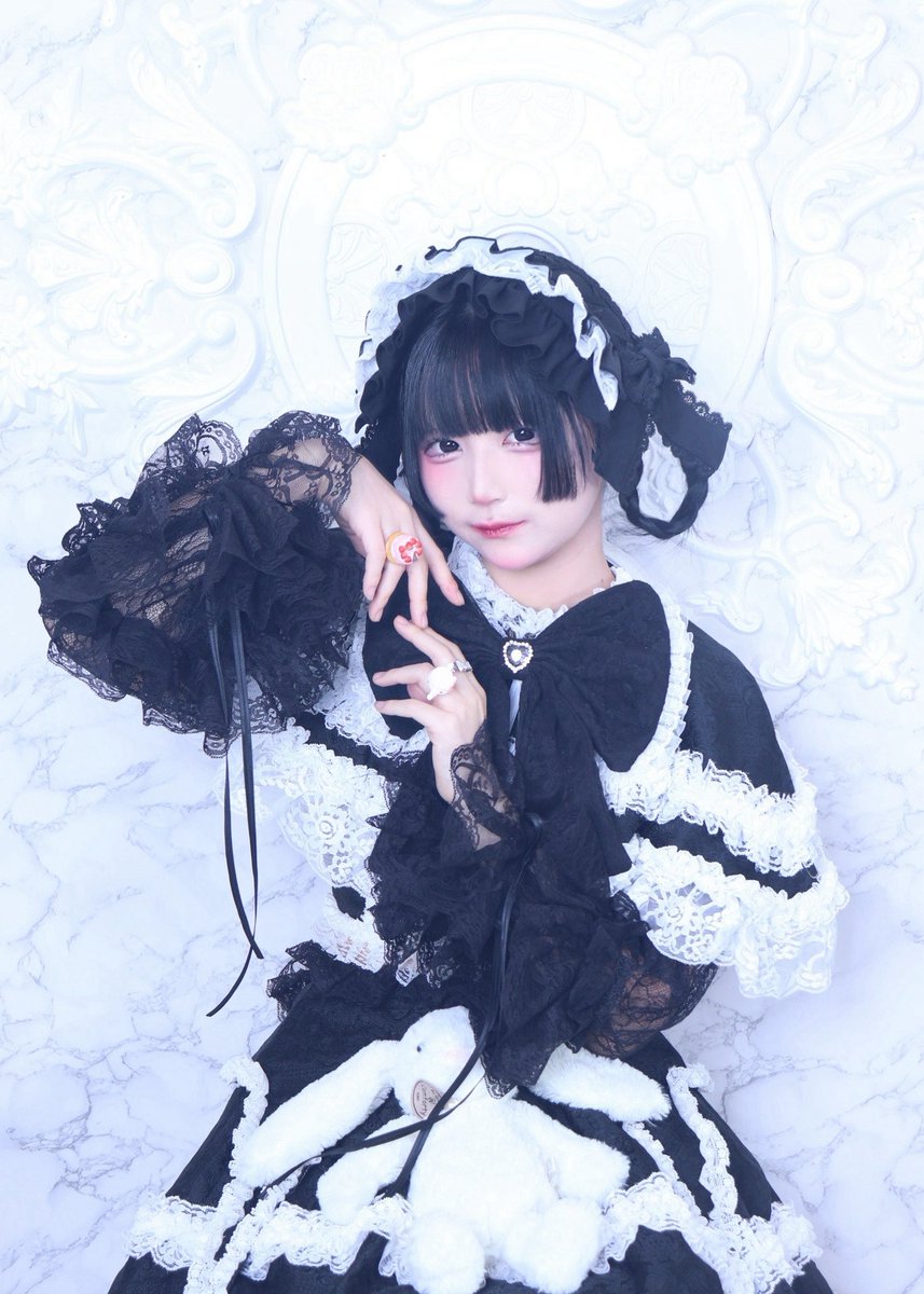 𝓥𝓮𝓻𝓸𝓷𝓲𝓪 tweet media