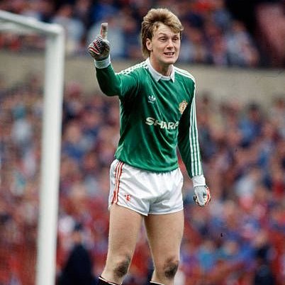 Man Utd Retro | Rever7z tweet media