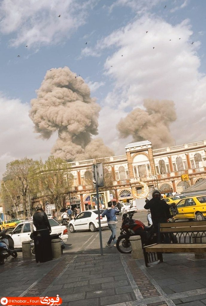 sureshkumar4368's tweet photo. #Tehran इस वक़्त की सबसे बड़ी खबर!
ईरान ने एक साथ 8 देशों में किया हमला!
8 देशों के अंदर अमेरिका के सैनिक बेस पर किया हमला।
बहरीन, कतर, कुवैत, UAE, जॉर्डन, सऊदी अरब, इराक, इजरायल पर ईरान ने दागी बैलिस्टिक मिसाइल।
इराक में अमेरिकी सैन्य बेस पर ईरान का ताबड़तोड़ हमला।

#Iran https://t.co/vQ93cuXSUD