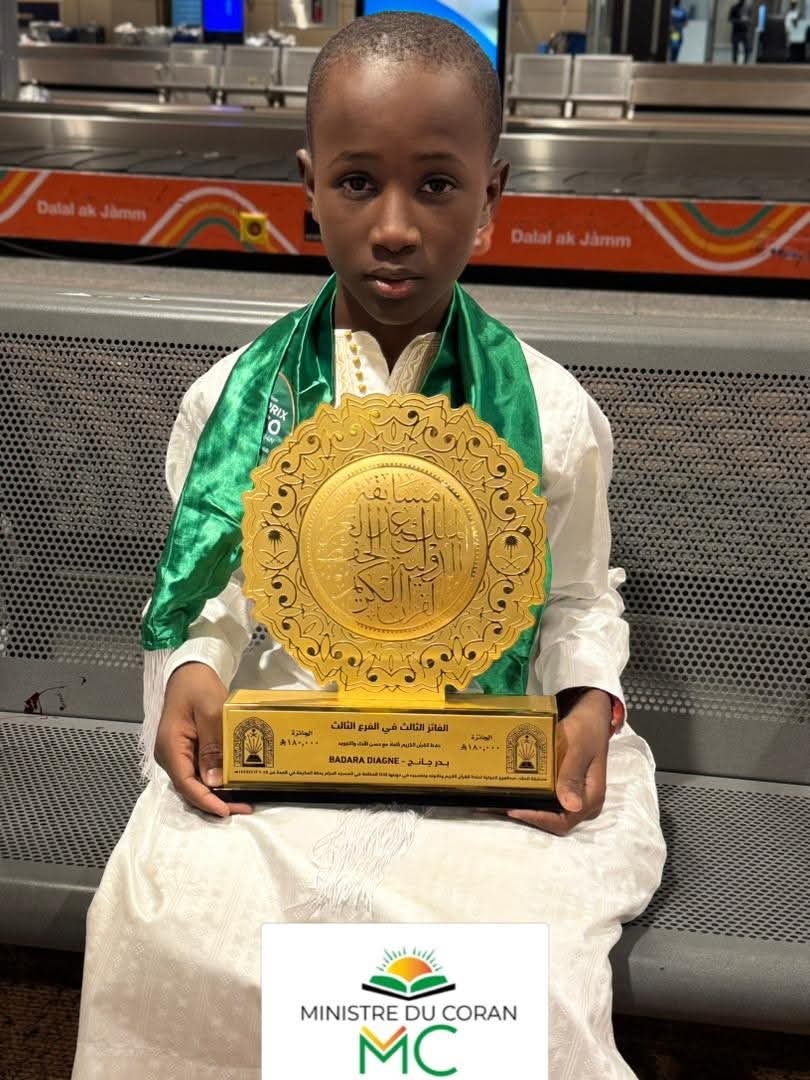 AfricaFirsts's tweet image. Out of 128 countries, 11-year-old Alioune Badara Diagne from Senegal 🇸🇳 secured 3rd place in a Qur’an Memorization Competition in Saudi Arabia in 2025.