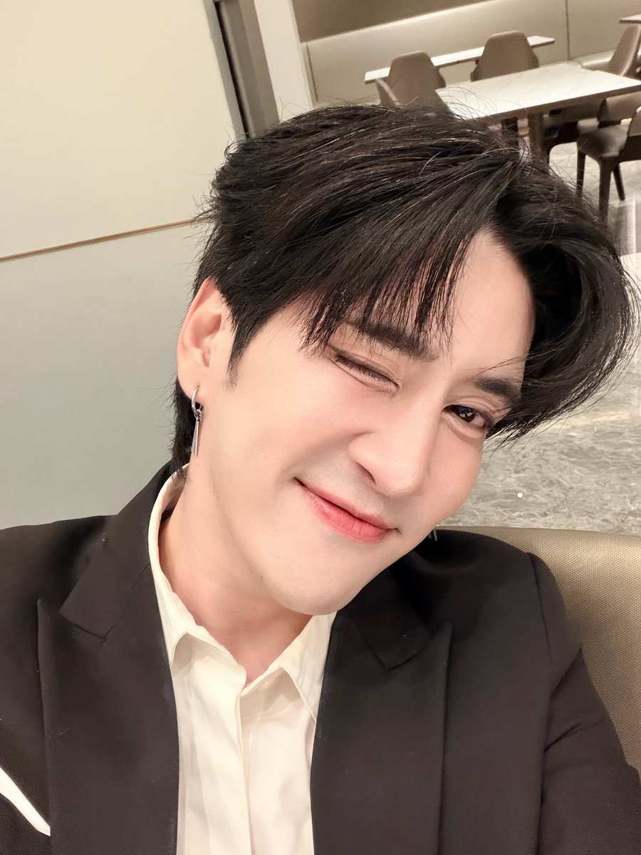 yj_mamark's tweet photo. On duty today ~~ 💕💕 #MARK_Y2Z #Y2Z #MARKanuphan https://t.co/qMP9faGfLb