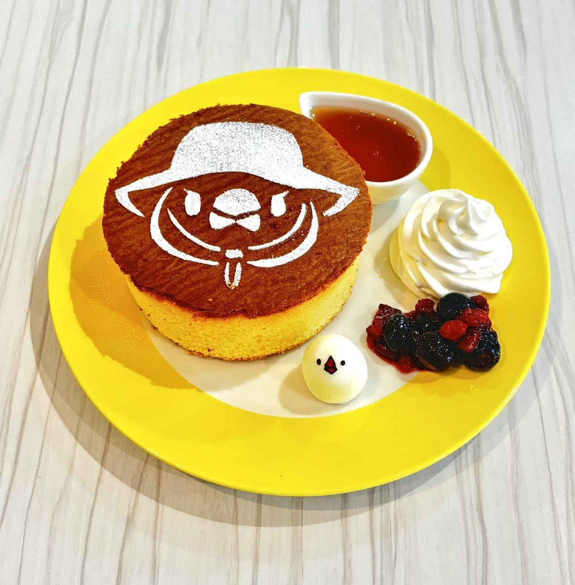 なななんとCAMPBUNがパンケーキに…🥹✨ そばにはとってもキュートな