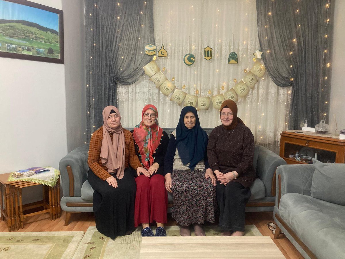akkadin_pendik's tweet photo. Başkanımız Zahide Fındık ve kıymetli teşkilatımızla birlikte ilçemizde hane ve üye ziyaretleri gerçekleştirdik. Ramazan ayının bereketini ve manevi huzurunu hemşehrilerimizle paylaşarak gönüllere misafir olduk.

#BirOlmakRuhumuzdaVar https://t.co/P3FhUMcNdH