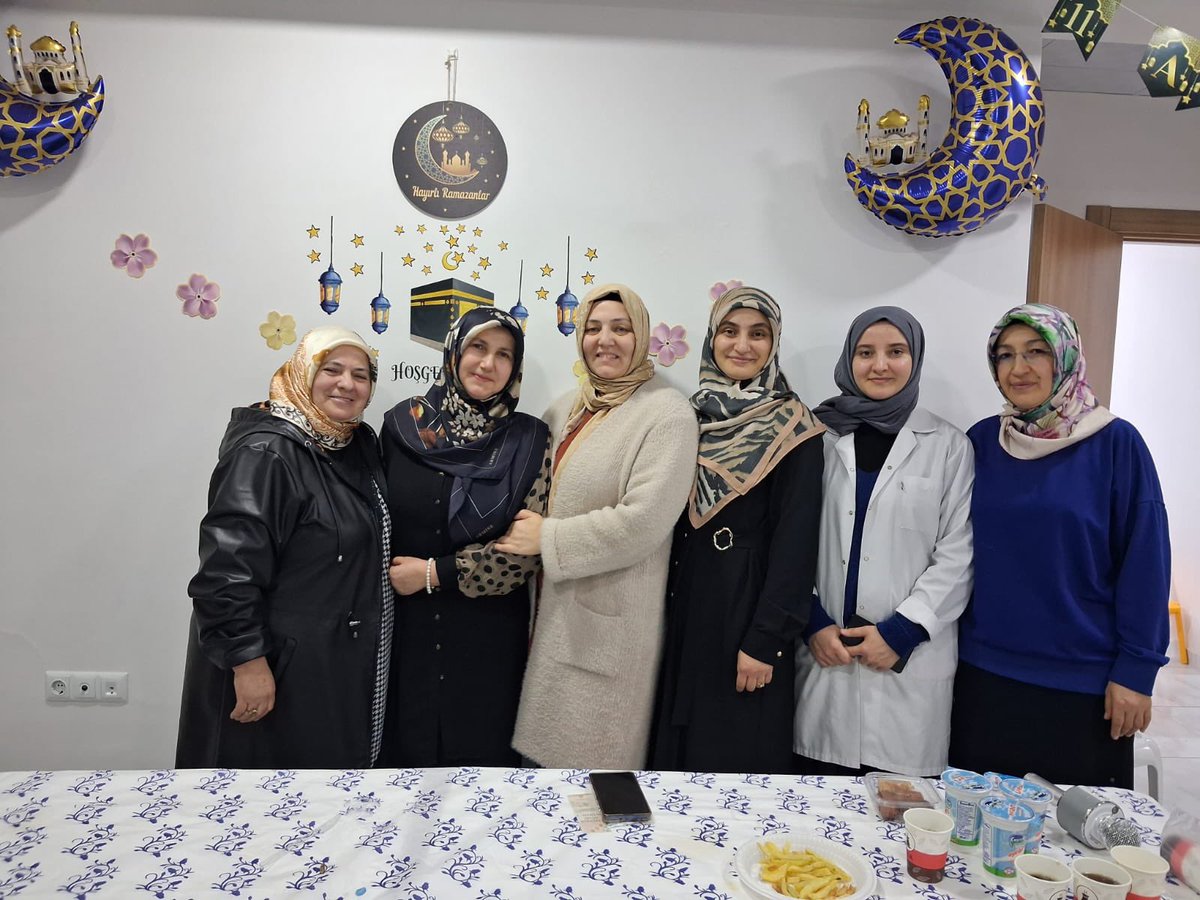 akkadin_pendik's tweet photo. Başkanımız Zahide Fındık ve kıymetli teşkilatımızla birlikte ilçemizde hane ve üye ziyaretleri gerçekleştirdik. Ramazan ayının bereketini ve manevi huzurunu hemşehrilerimizle paylaşarak gönüllere misafir olduk.

#BirOlmakRuhumuzdaVar https://t.co/P3FhUMcNdH