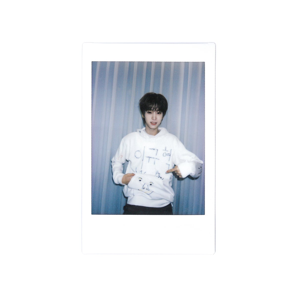 idntt_cosmo's tweet photo. 여행 끝! 우리 마음의 거리는 0cm 🤗

#idntt #아이덴티티 #アイデンティティ
#yesweare
#id_trip
#이청명 #leecheongmyeong #토와 #towa #이규혁 #leekyuhyuk #박누리 #parknuri https://t.co/BVAux5RJLw