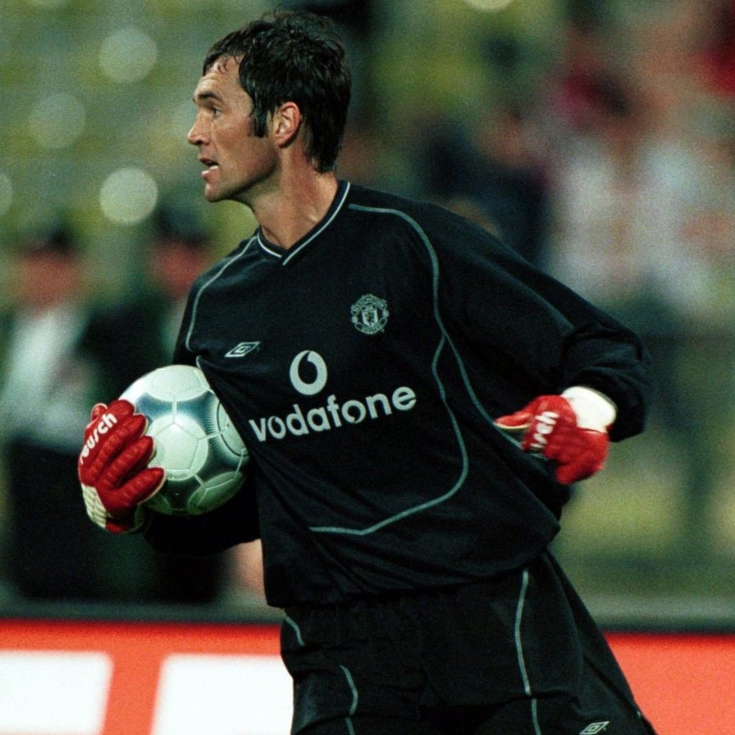 Man Utd Retro | Rever7z tweet media