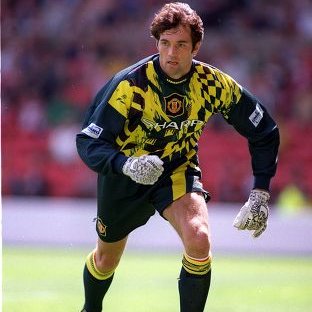 Man Utd Retro | Rever7z tweet media