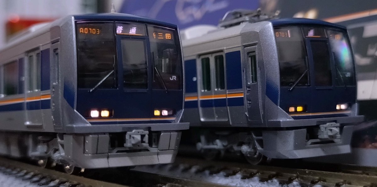 TOMIXの321系のスカートをやっと再販されたKATOの物に交換できた