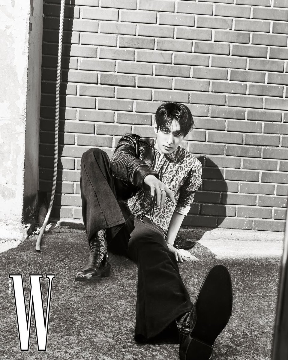 DOKYEOM FOR W KOREA!!! #도겸 

HE LOOKS HELLA FINE WTFF😭😭😭