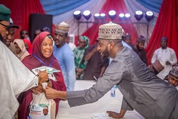 Hon. Abdullazeez Abubakar Kaka <a href="/Abunaah/">Abdulazeez Abubakar Kaka</a> has continued to touch lives through empowerment and meaningful social development.

We say a big thank you, Sir 🙏
#KowaNamuNe✌️
#kakaMediaCenter