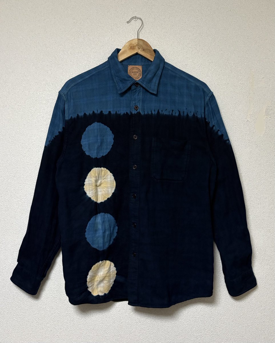 senpusha2004's tweet photo. 柿渋染め 藍染め 天然染料 の 染布舎です
藍染め絞りフランネルシャツ販売中です
3月1日は、わっか市　四天王寺さんに出店します
場所は、いつもの、丸池(鏡の池)前です
是非お越し下さい
#藍染め
#藍染め絞り
#フランネルシャツ
#藍染め絞りフランネルシャツ
#染布舎 https://t.co/iLvHlyXWGe