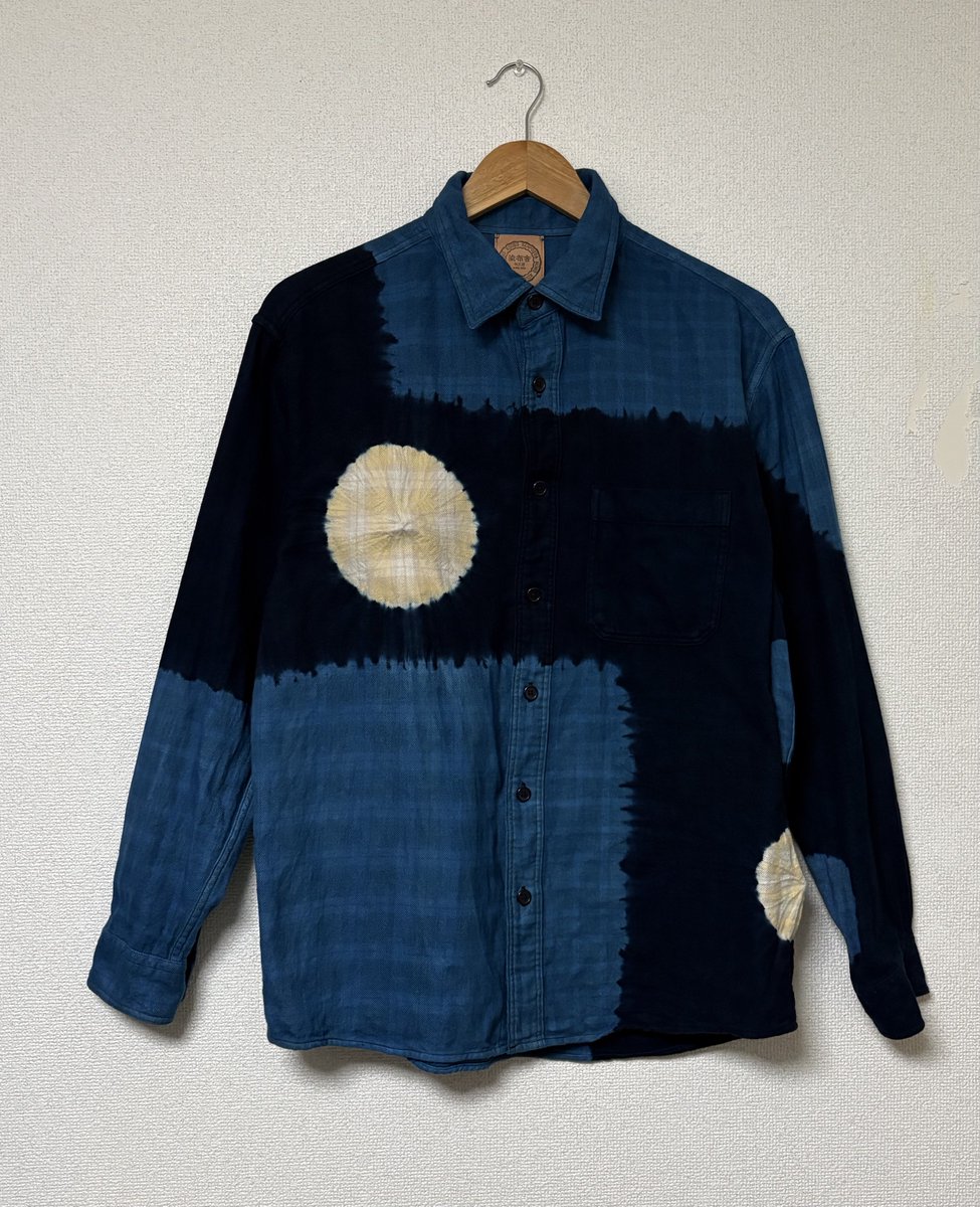 senpusha2004's tweet photo. 柿渋染め 藍染め 天然染料 の 染布舎です
藍染め絞りフランネルシャツ販売中です
3月1日は、わっか市　四天王寺さんに出店します
場所は、いつもの、丸池(鏡の池)前です
是非お越し下さい
#藍染め
#藍染め絞り
#フランネルシャツ
#藍染め絞りフランネルシャツ
#染布舎 https://t.co/iLvHlyXWGe