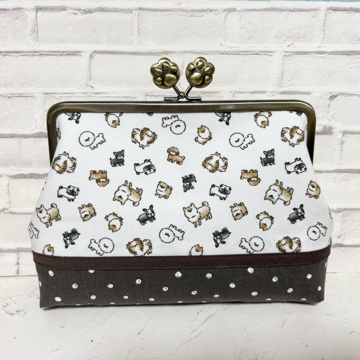 marchi_handmade's tweet photo. 18センチのBIG肉球口金🐶
ハマラボさんの口金です👛

しばらく裁縫していないから1つ作るのに倍以上の時間かかってビックリしました(･･;)

10時間勤務後に寝ないで作ったから集中力も続かないし🥲
慣れって大事！寝るの大事！！！

可愛くできました٩( 'ω' )و https://t.co/RlZCuDMj9h